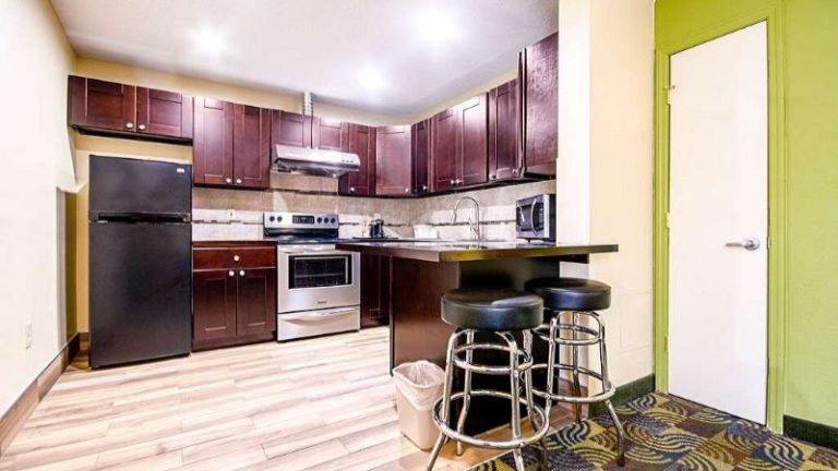 Quality Inn & Suites Glenmont – Albany South
