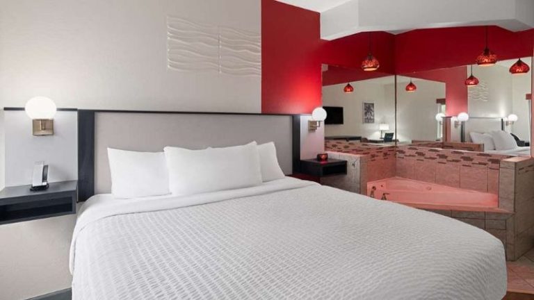 Ramada By Wyndham Locust Grove