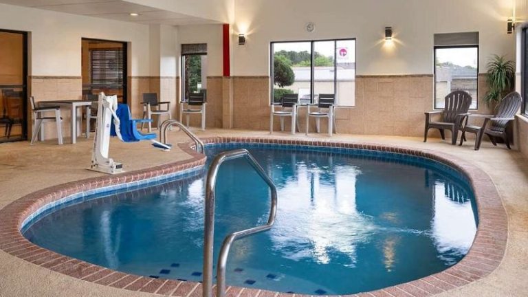 Ramada By Wyndham Locust Grove