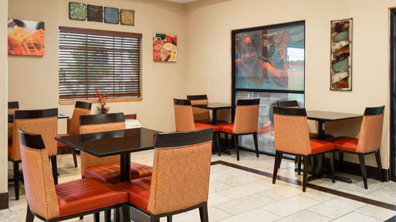 Ramada By Wyndham Locust Grove, room with private jacuzzi, photo 6