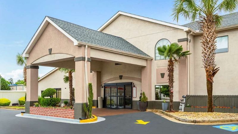 Ramada By Wyndham Locust Grove, room with private jacuzzi, photo 7