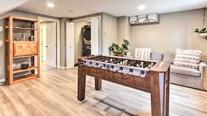Redwood Home, room with private jacuzzi, photo 6