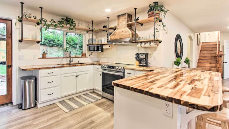Redwood Home, room with private jacuzzi, photo 7