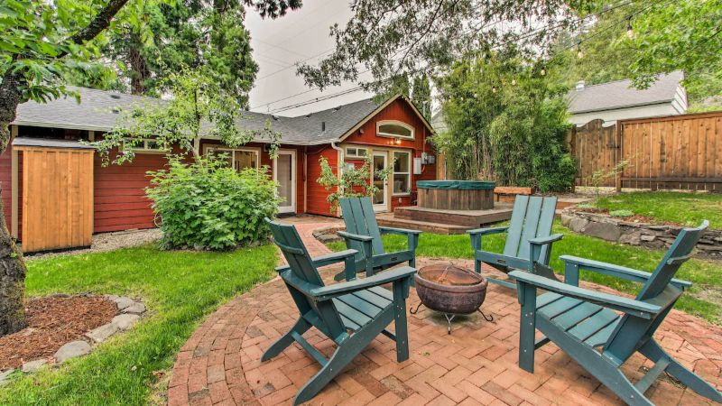 Redwood Home, room with private jacuzzi, photo 8