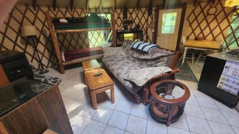 Relaxing FallCreek Vacation Yurt
