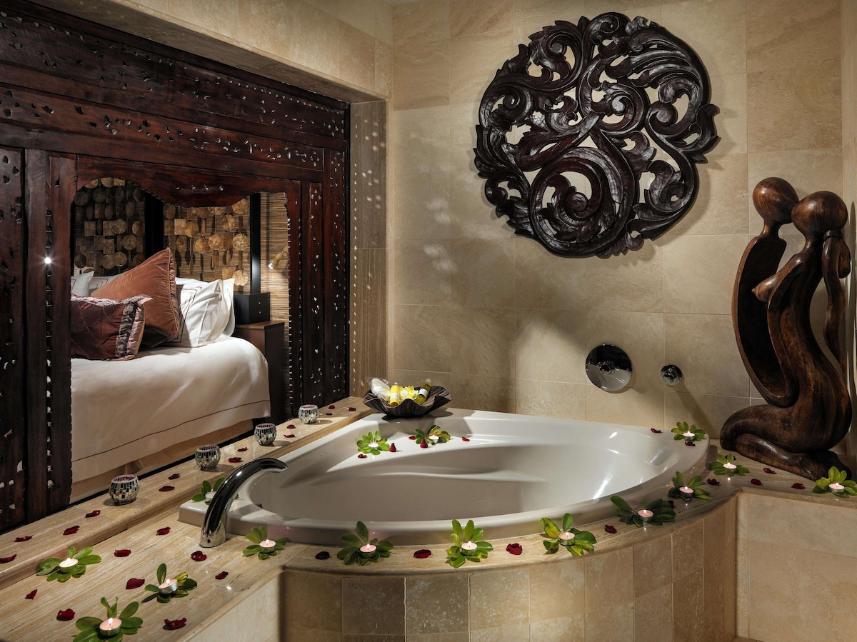 Royal Garden Villas & Spa Luxury Hotel, habitación con jacuzzi privado