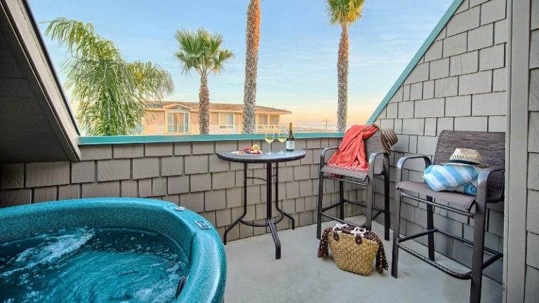 SeaVenture Beach Hotel & Restaurant