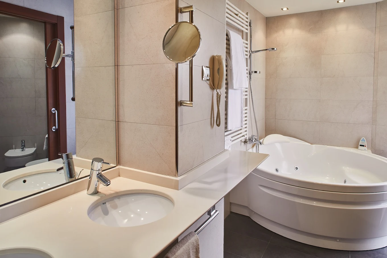 Silken Ciudad Gijón, habitación con jacuzzi privado