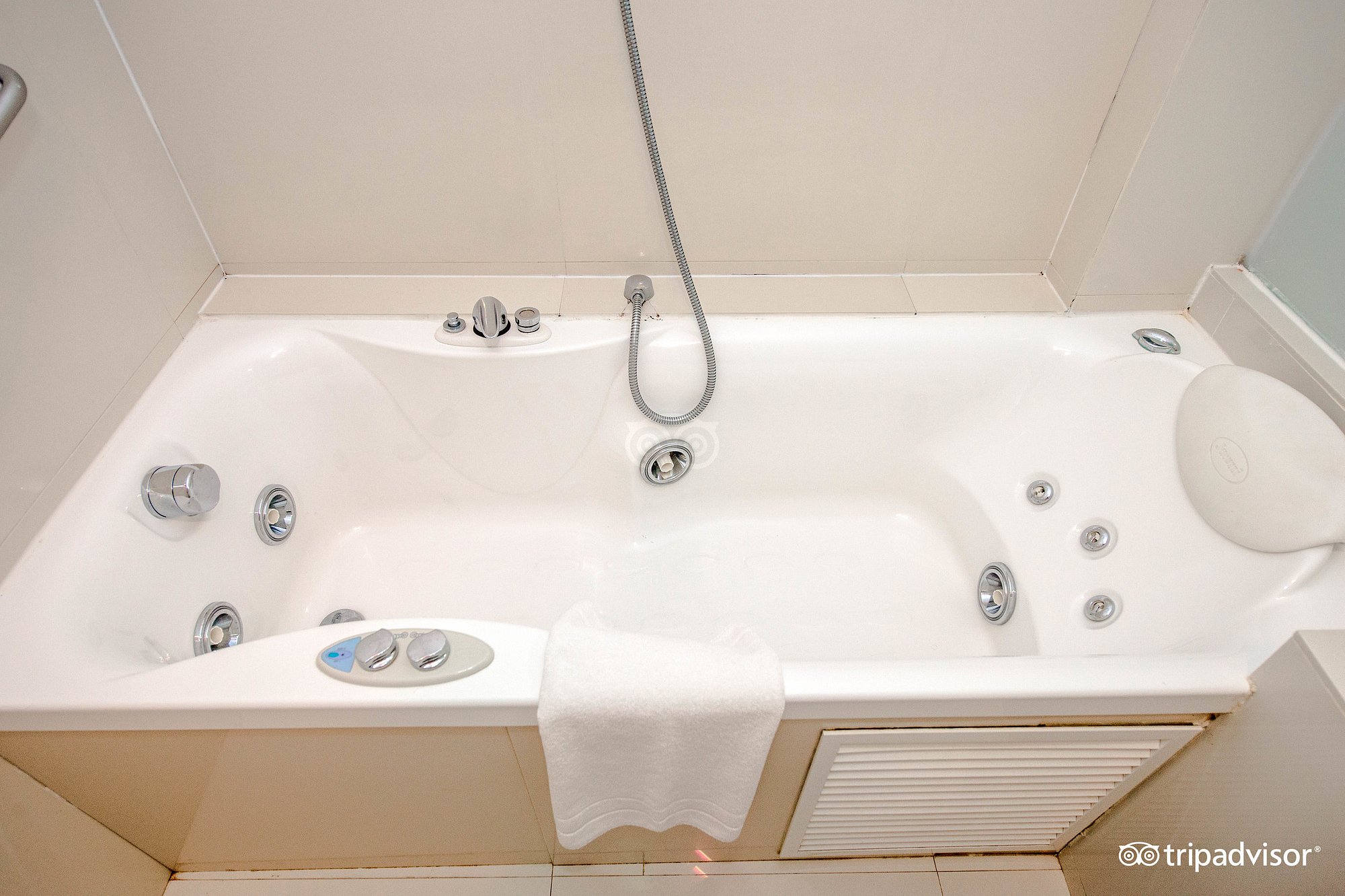 The Agir Springs Hotel By Medplaya, habitación con jacuzzi privado