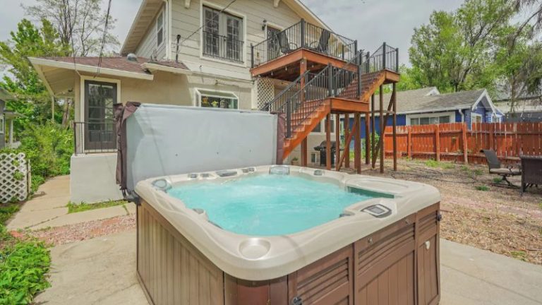 The Hive Downtown: ☀️Hot Tub +🍷Patio + 🔥Fire pit