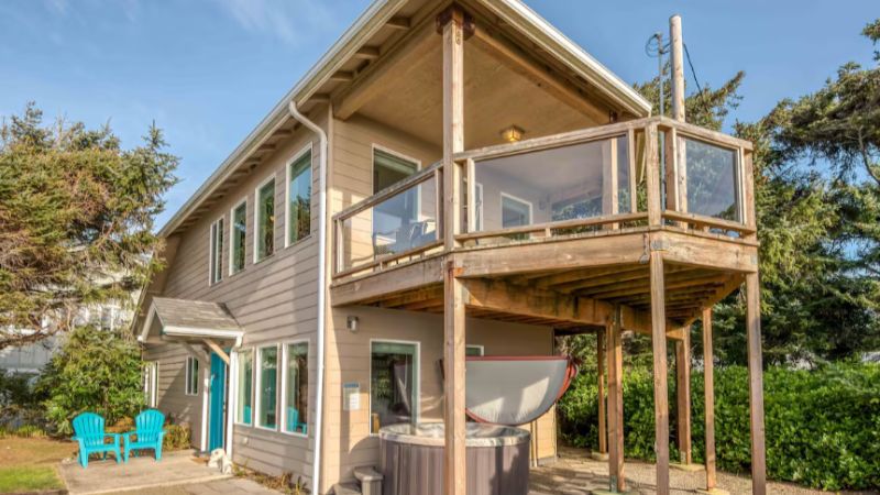 The Lookout – Oregon Beach Vacations, room with private jacuzzi, photo 3