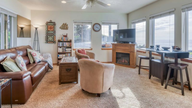 The Lookout – Oregon Beach Vacations, room with private jacuzzi, photo 6