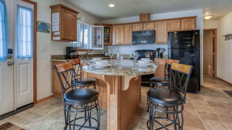 The Lookout – Oregon Beach Vacations, room with private jacuzzi, photo 7