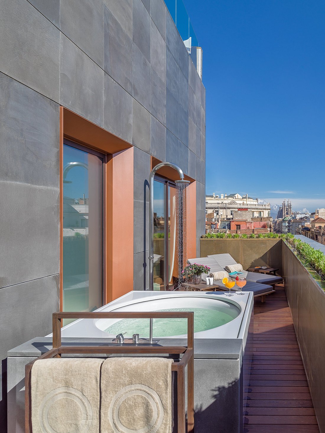 The One Barcelona, habitación con jacuzzi privado
