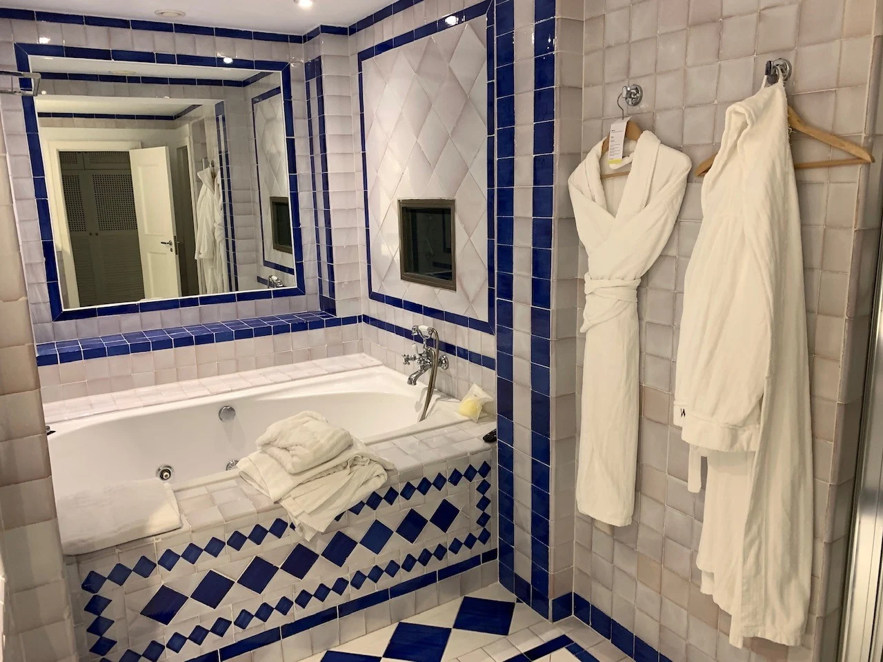 The Westin La Quinta Golf Resort & Spa, Benahavis, Marbella, habitación con jacuzzi privado