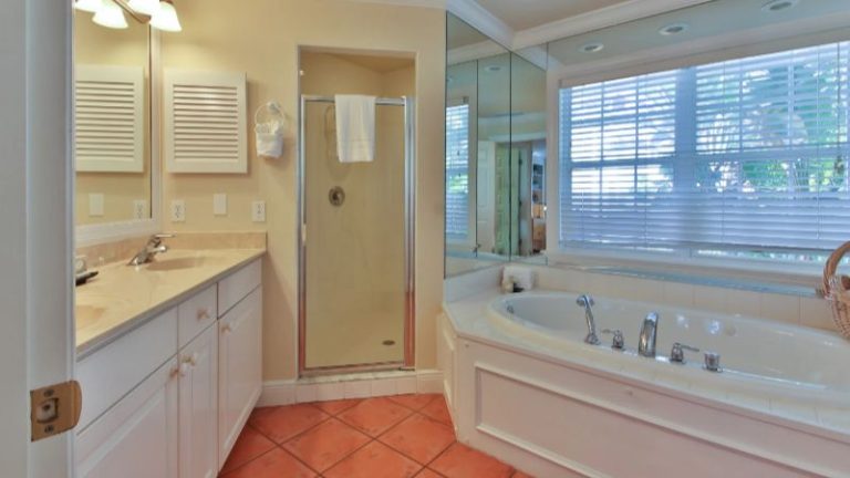Tortuga Inn Beach Resort