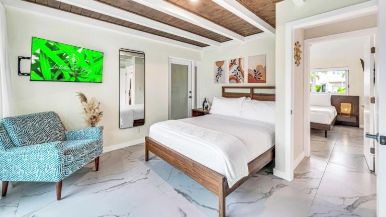 Waterfront / Heated Pool / Beach Proximity / Bermuda Key / Residence