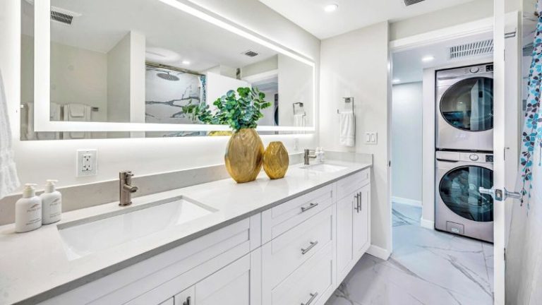 Waterfront / Heated Pool / Beach Proximity / Bermuda Key / Residence
