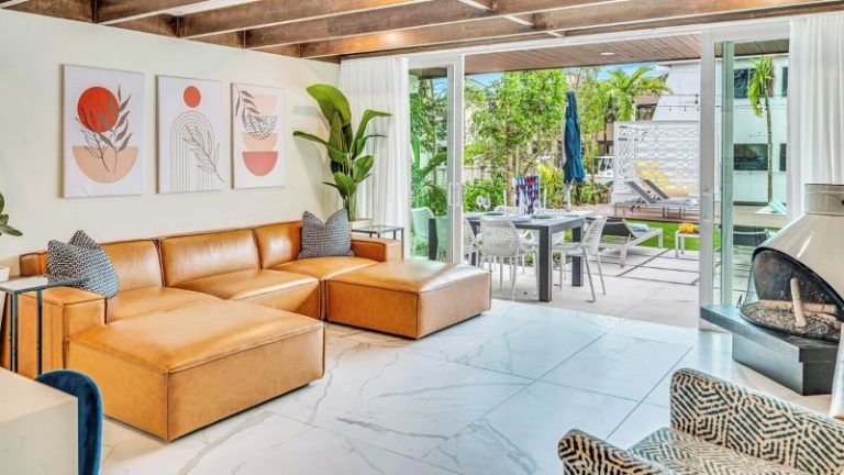Waterfront / Heated Pool / Beach Proximity / Bermuda Key / Residence