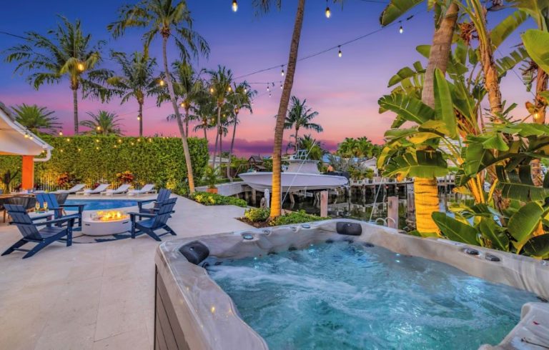 Waterfront / Heated Pool / Beach Proximity / Bermuda Key / Residence