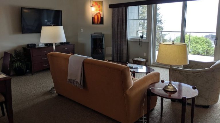 Whale Cove Inn