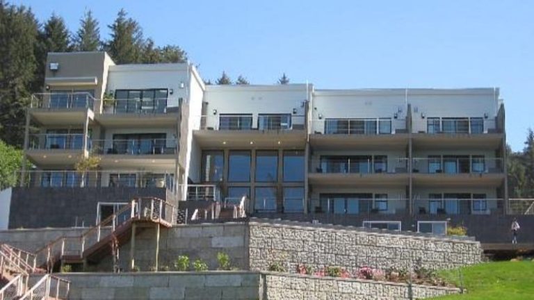 Whale Cove Inn