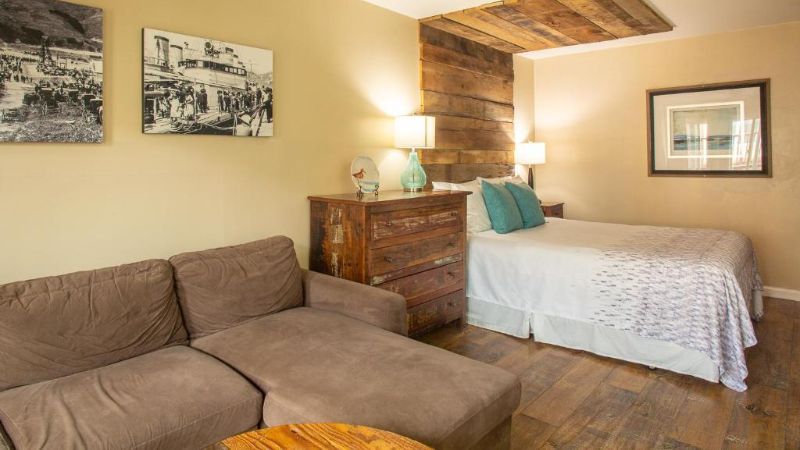 Inn at Avila Beach, room with private jacuzzi, photo 3