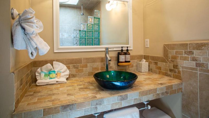 Inn at Avila Beach, room with private jacuzzi, photo 4