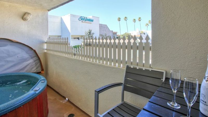 SeaVenture Beach Hotel & Restaurant, room with private jacuzzi, photo 2