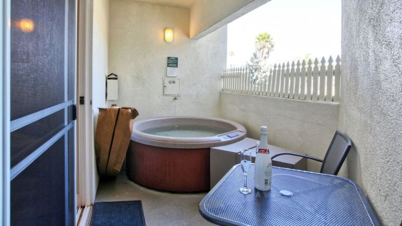 SeaVenture Beach Hotel & Restaurant, room with private jacuzzi, photo 3
