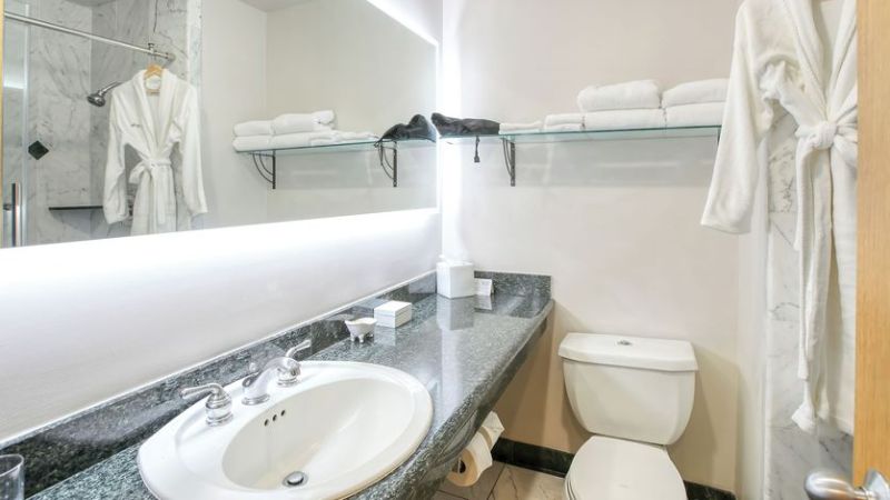 SeaVenture Beach Hotel & Restaurant, room with private jacuzzi, photo 6