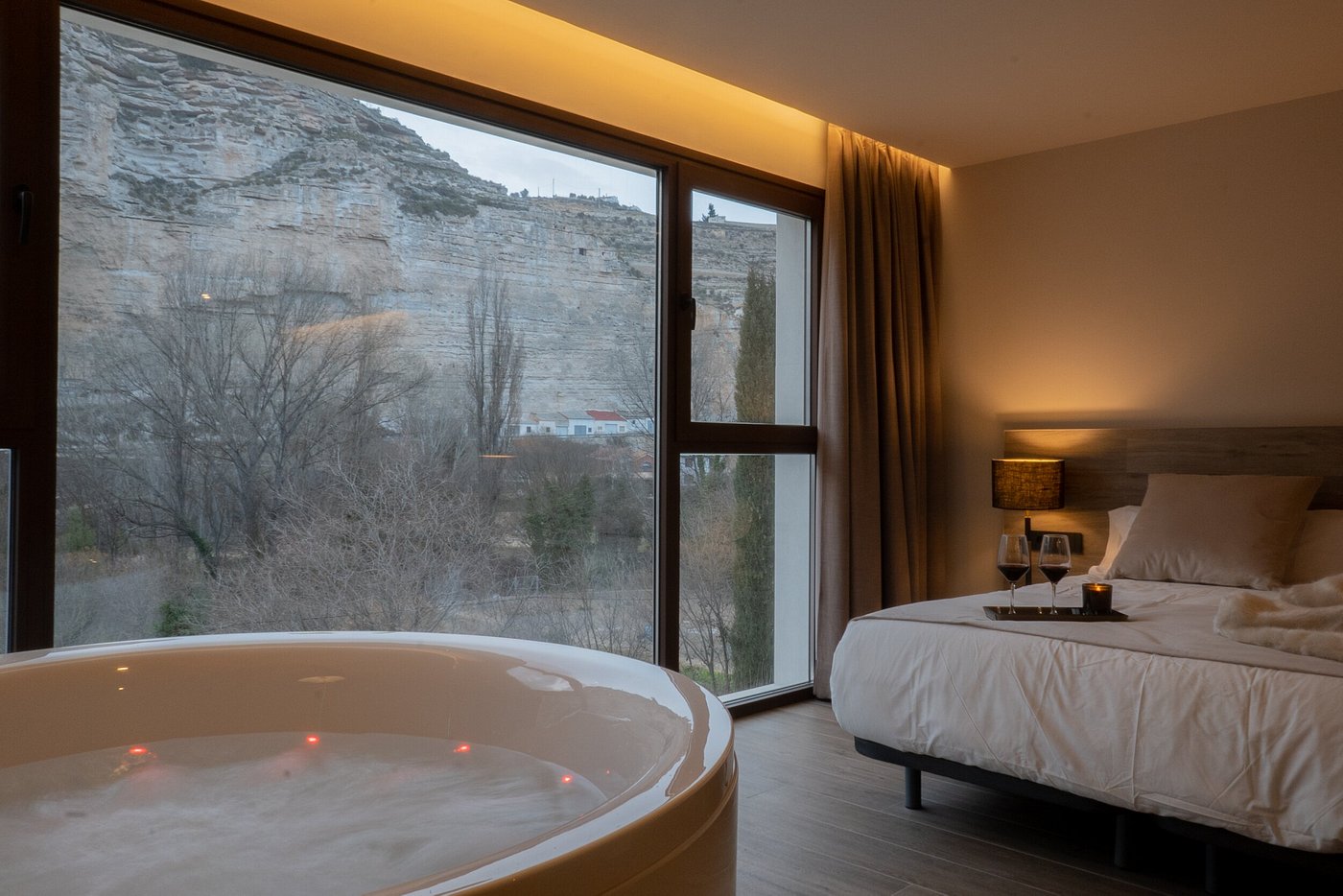 Almazara Suites, habitación con jacuzzi privado