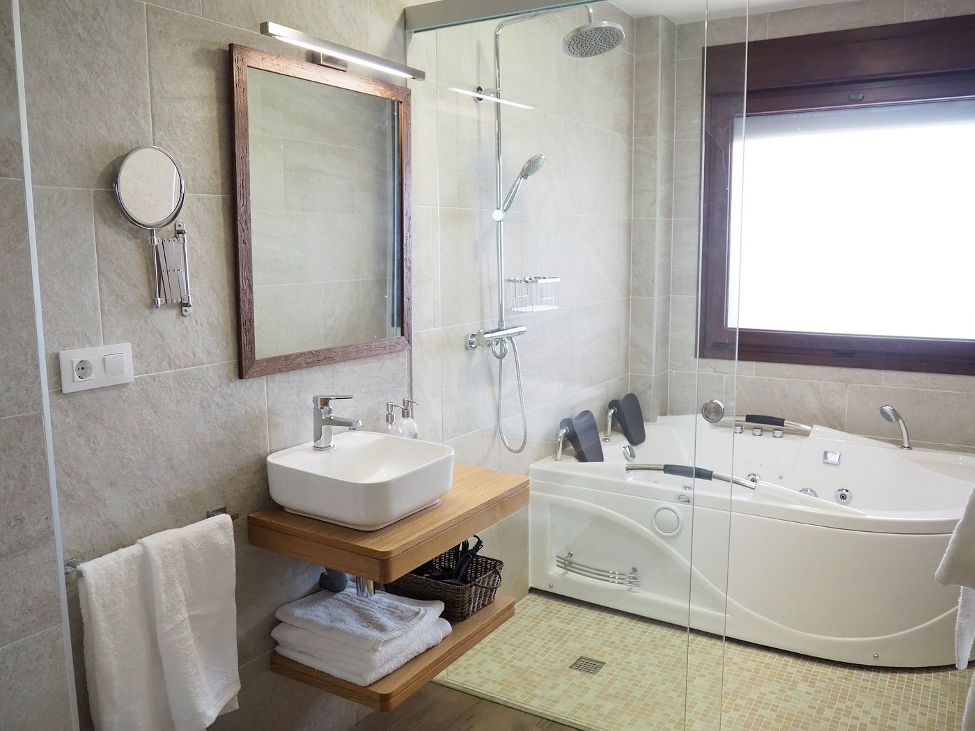 Apartamentos Rurales Posada De Monfragüe Con Jacuzzi, habitación con jacuzzi privado