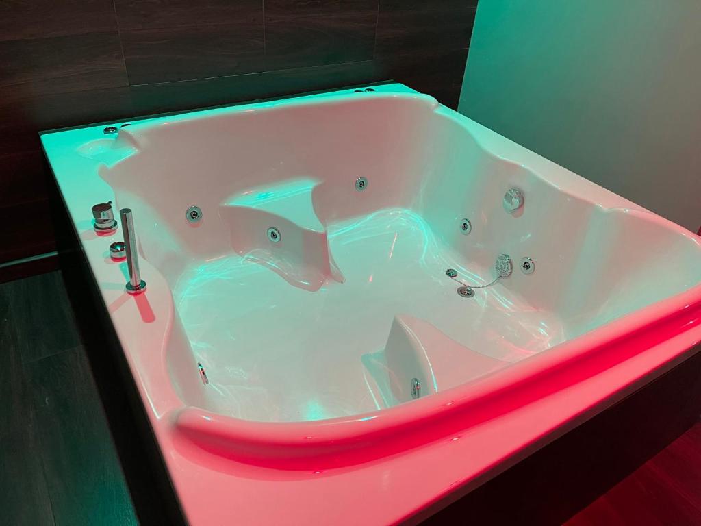 Aparthotel Arenteiro, habitación con jacuzzi privado