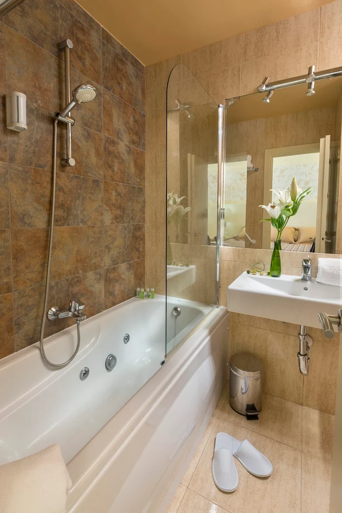 Aparthotel Spa Cap de Creus, habitación con jacuzzi privado