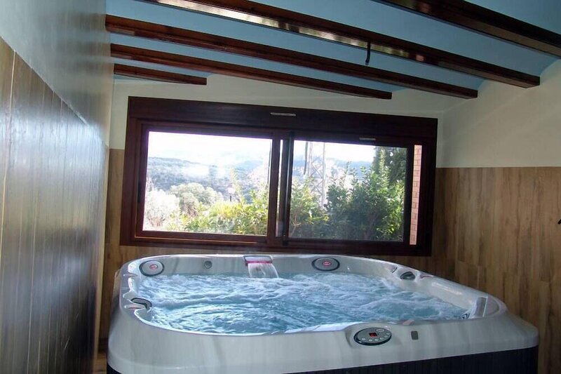 Asque: Apartment/ flat – Asque-ColungoApartment in Farmhouse, habitación con jacuzzi privado