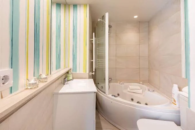 Ático de Lujo con 3 Habitaciones y Jacuzzi, habitación con jacuzzi privado