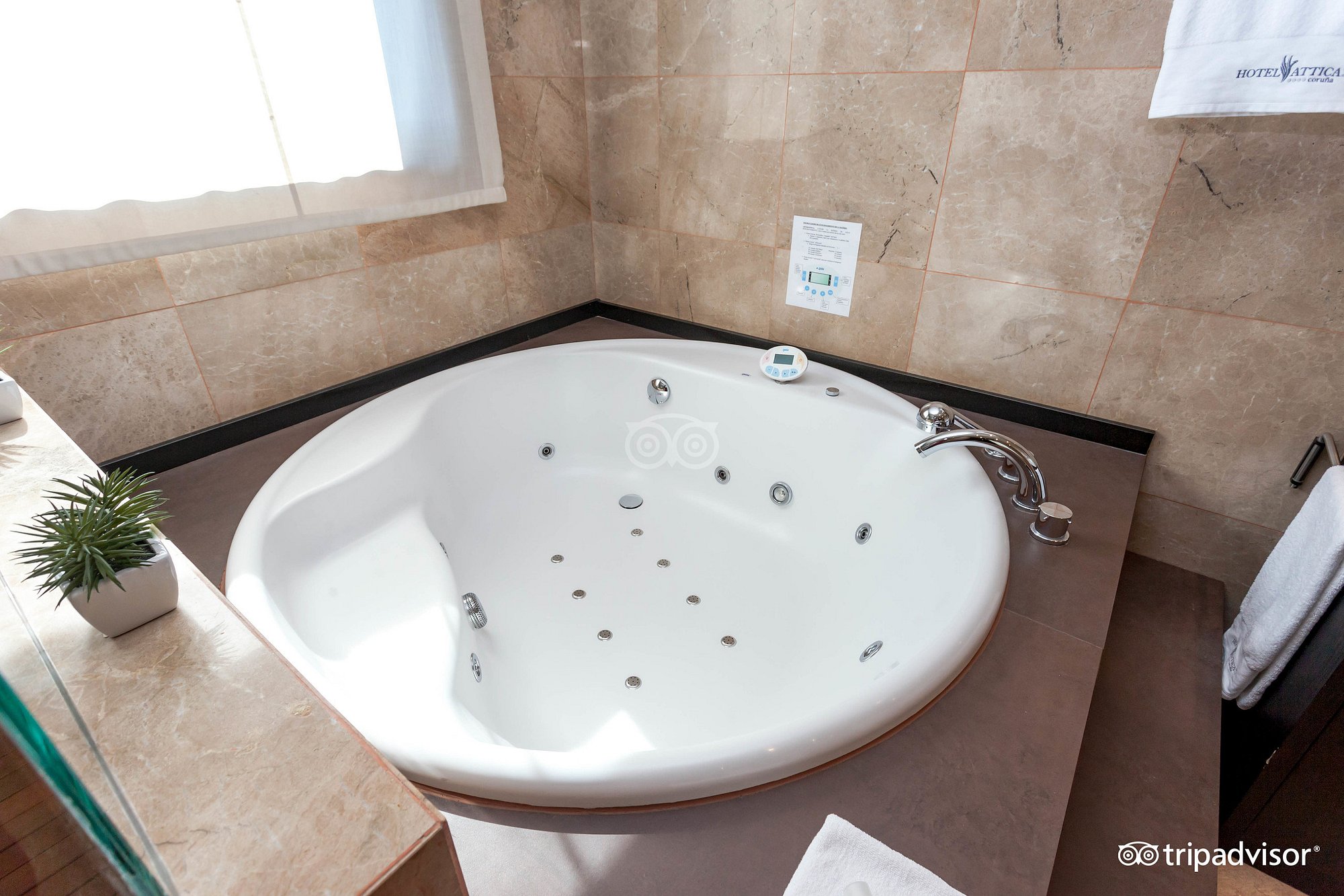 Attica 21 Coruña, habitación con jacuzzi privado