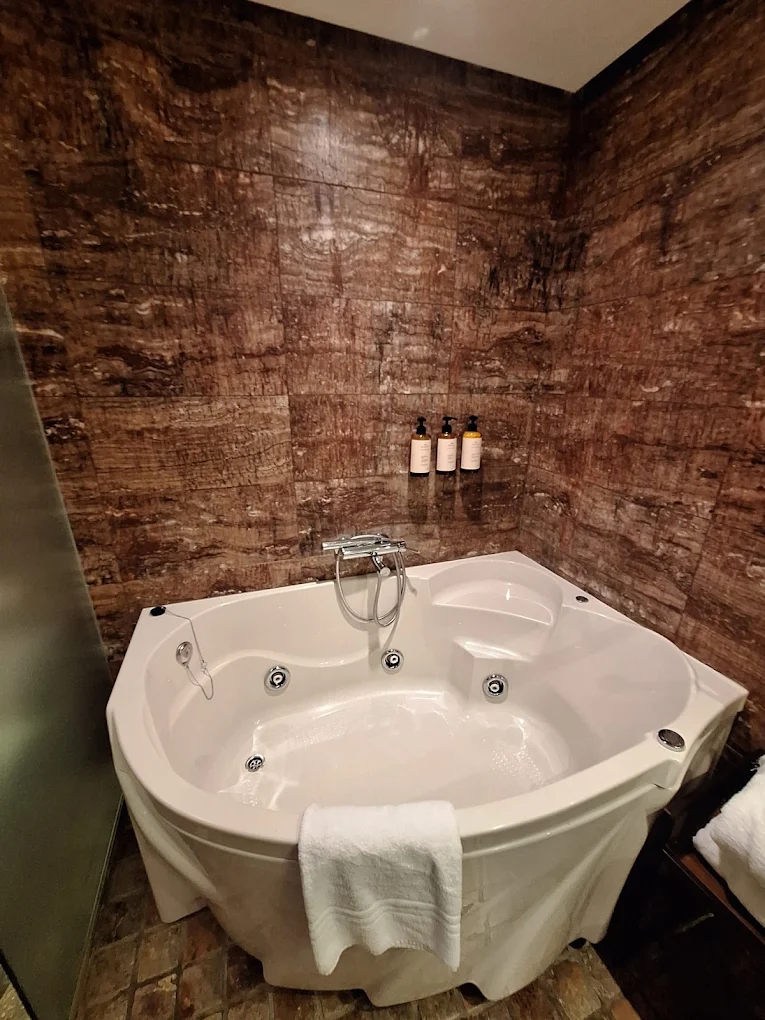 B bou Hotel La Viñuela & Spa, habitación con jacuzzi privado