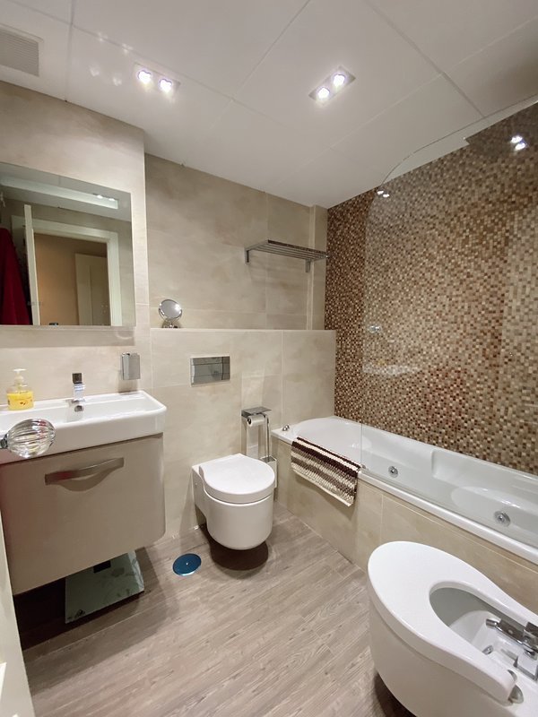 Beautiful & Cozy Apart. Pool & Parking, habitación con jacuzzi privado