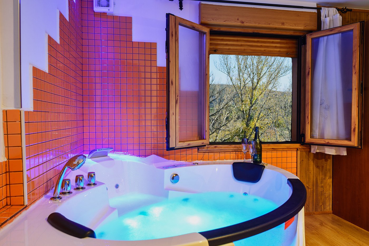 Casa Rural Aguas Frías, habitación con jacuzzi privado