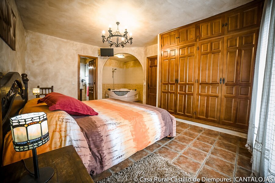 Casa Rural Castillo de Diempures, habitación con jacuzzi privado