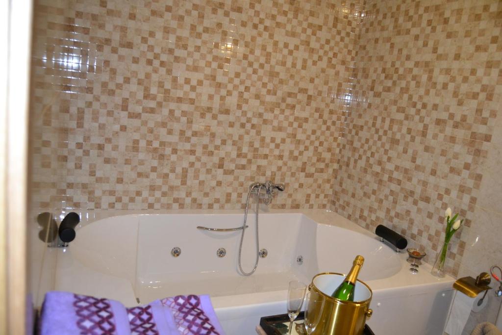 Casa Rural El Dolmen, habitación con jacuzzi privado