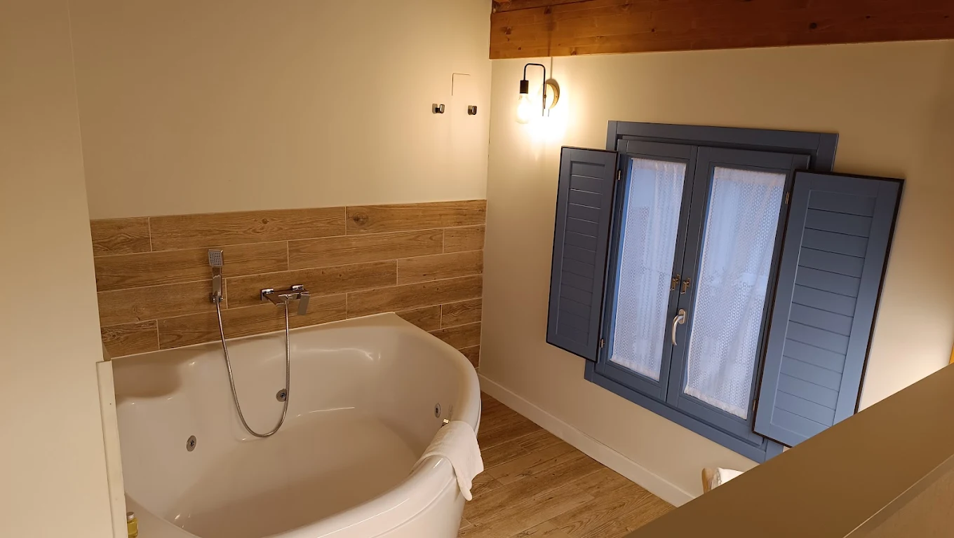 Casa Rural El Mirador De Eloisa, habitación con jacuzzi privado