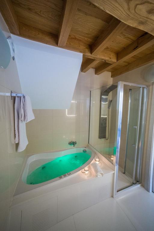 Casa Rural Juancito, habitación con jacuzzi privado