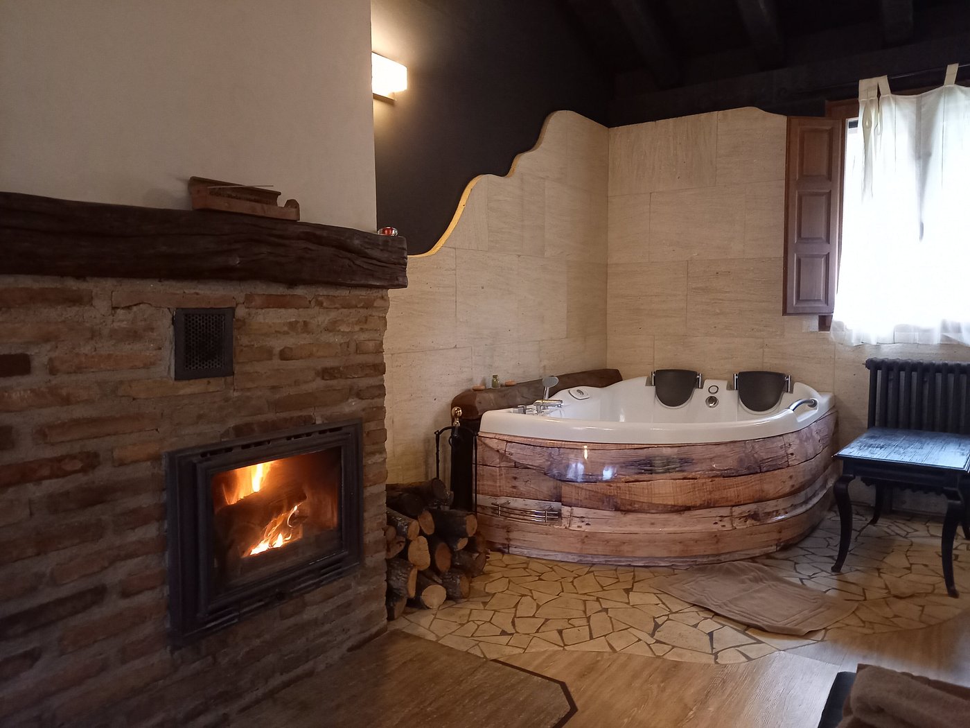 Casa Rural Senderuela, habitación con jacuzzi privado