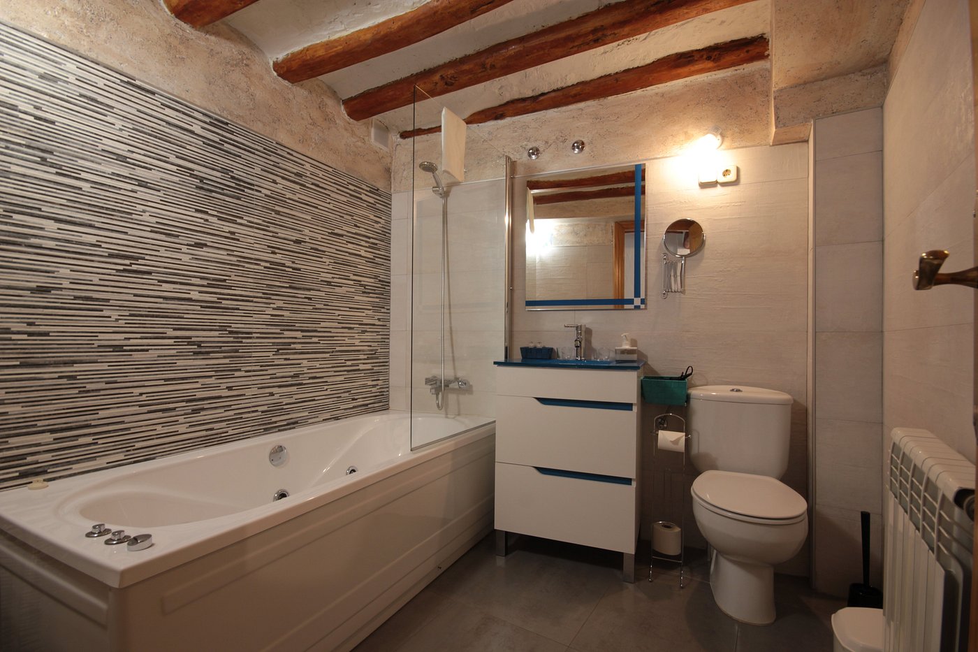 Casa Rural Tila, habitación con jacuzzi privado