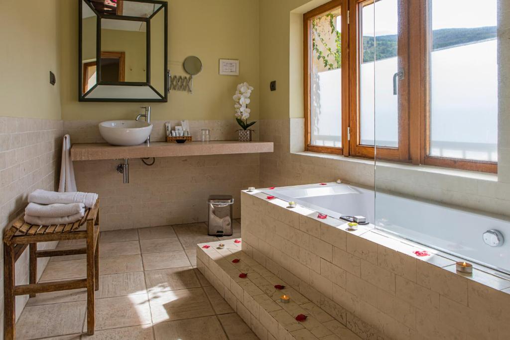 Casa rural El Duende del Chafaril, habitación con jacuzzi privado