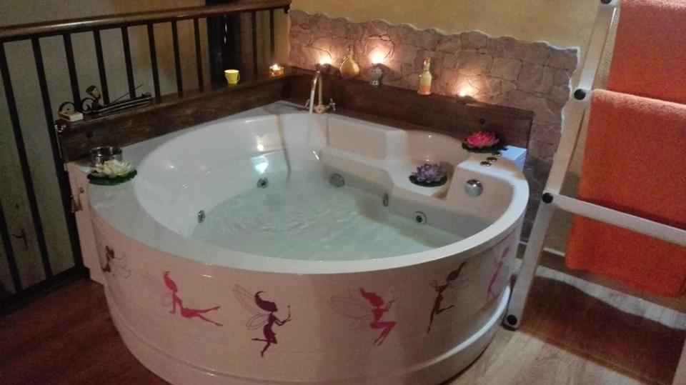 Casa rural Rosa Mágica, habitación con jacuzzi privado