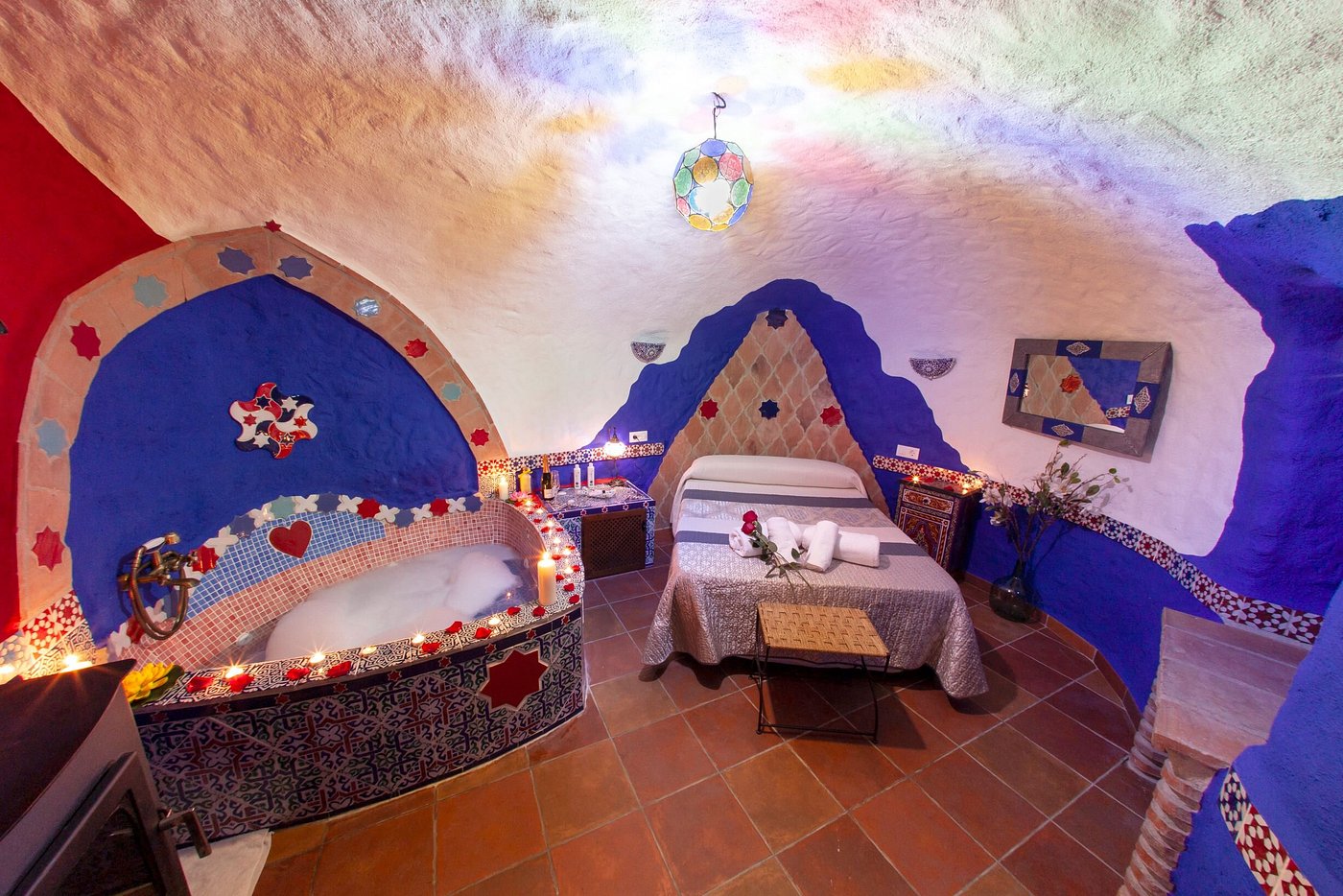 Casas Cueva Cazorla, habitación con jacuzzi privado